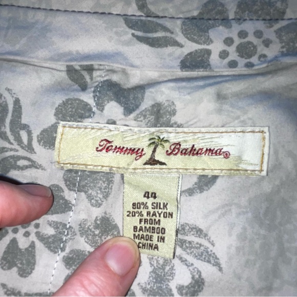 Tommy Bahama Dress Shorts Silk Pleated Front 4 Pockets Black Size 44 - Picture 7 of 7